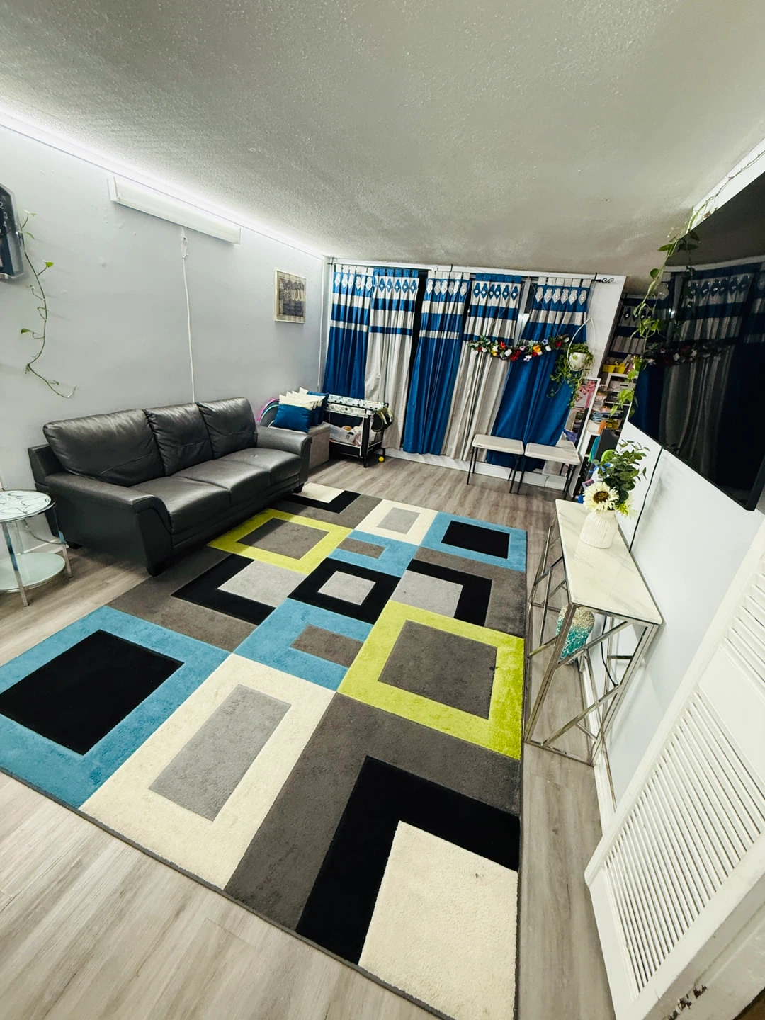 Geometric Pattern Area Rug with matching curtain and cushions - photo 4