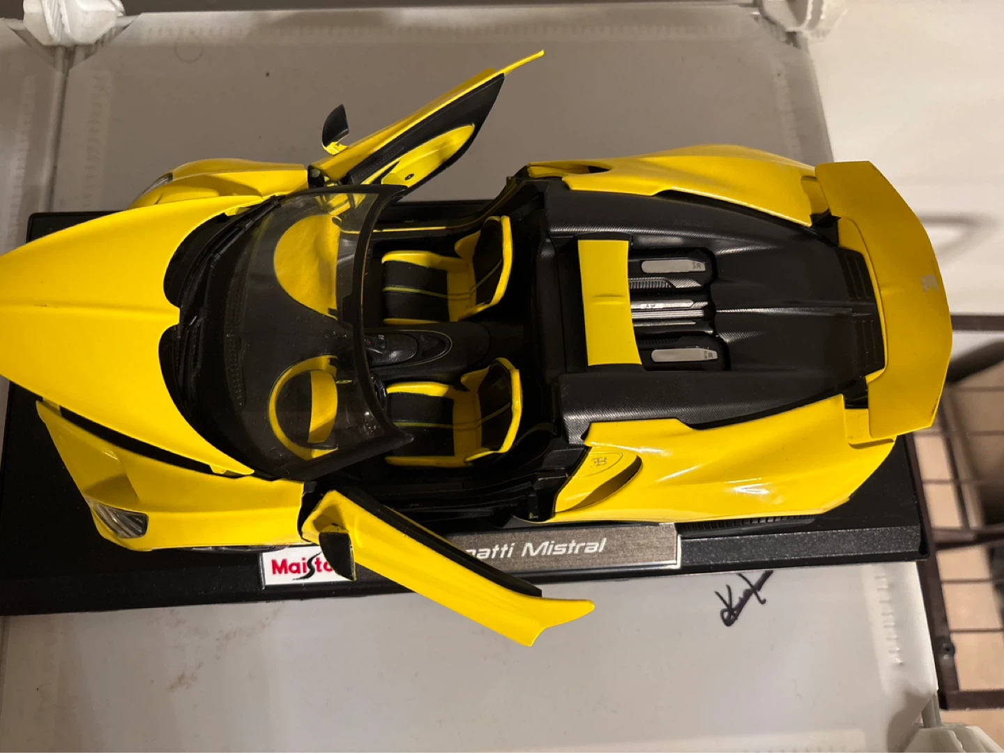 Maisto Bugatti Mistral Diecast Model Car - Yellow - photo 2