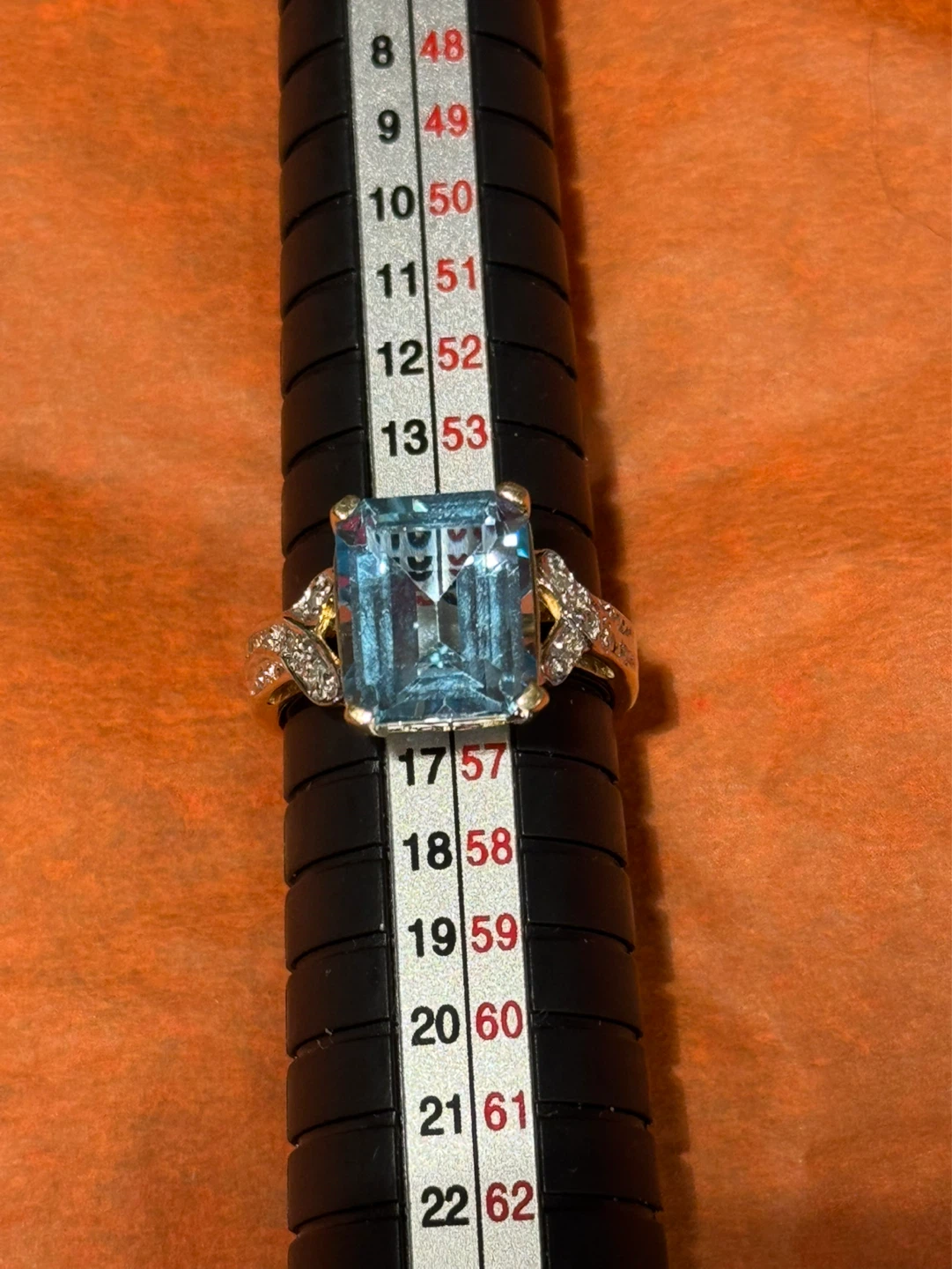 Sapphire and Diamond Ring - 10K gold