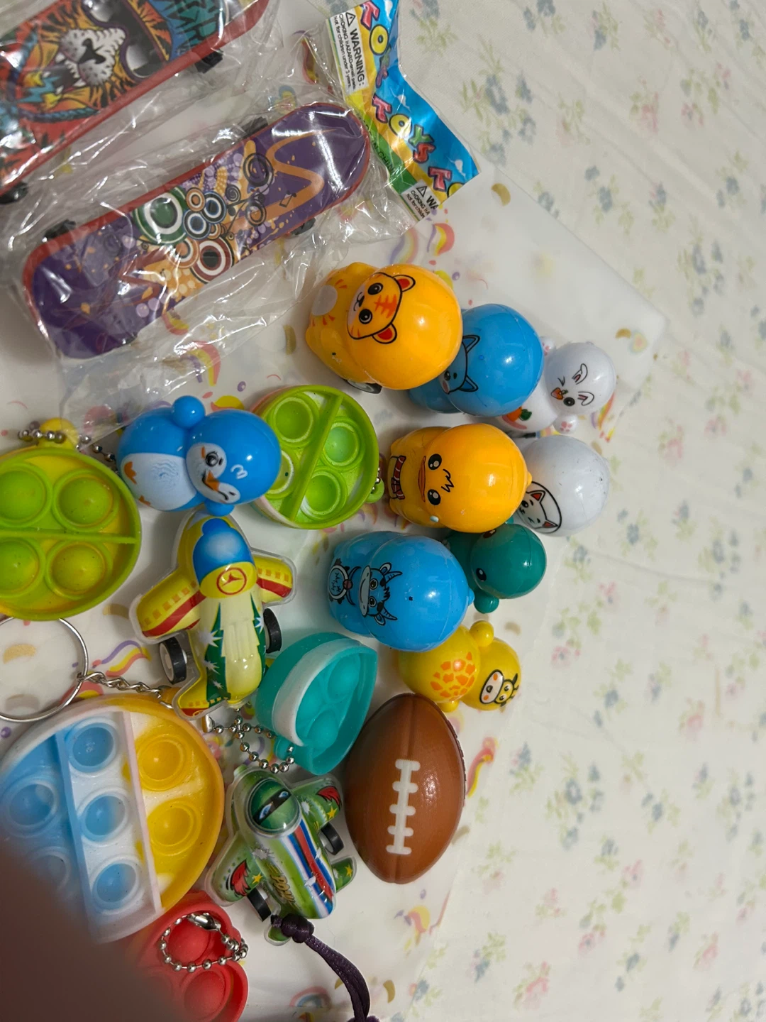 New small toys Bundle of Fidget Toys and Mini Skateboards