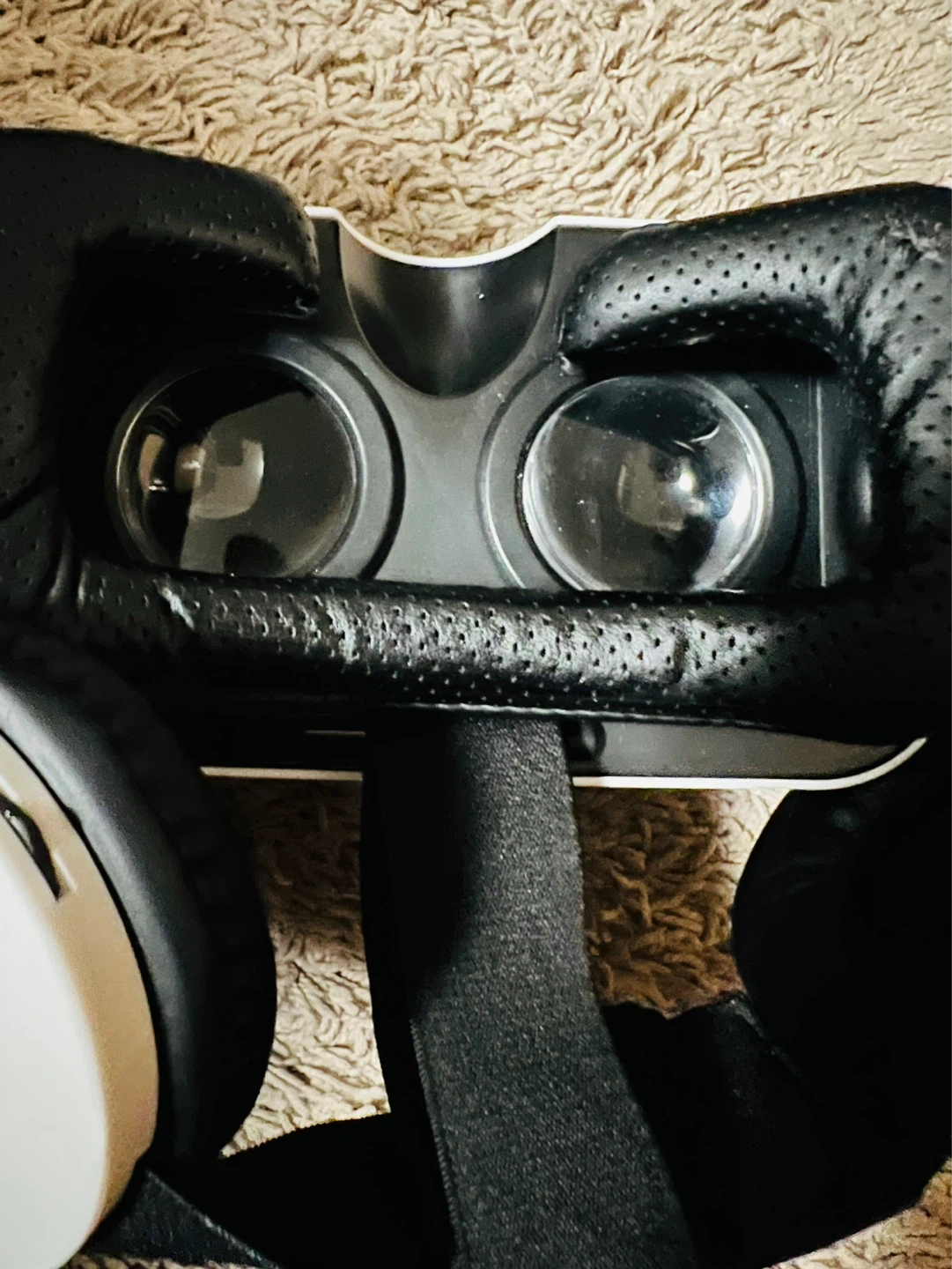 Sharper Image VR Headset with Integrated Headphones - photo 4