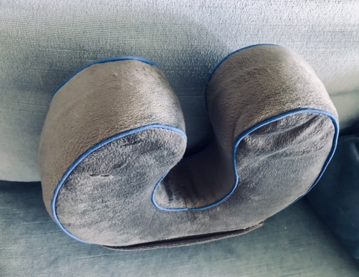 Travel Pillow/Neck Rest *Memory Foam* with zip cover - photo 4