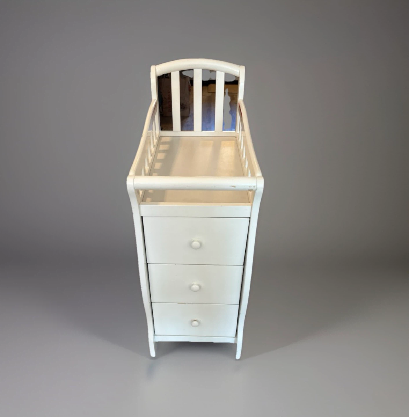 White Wooden Baby Changing Table with Drawers $40 - photo 2