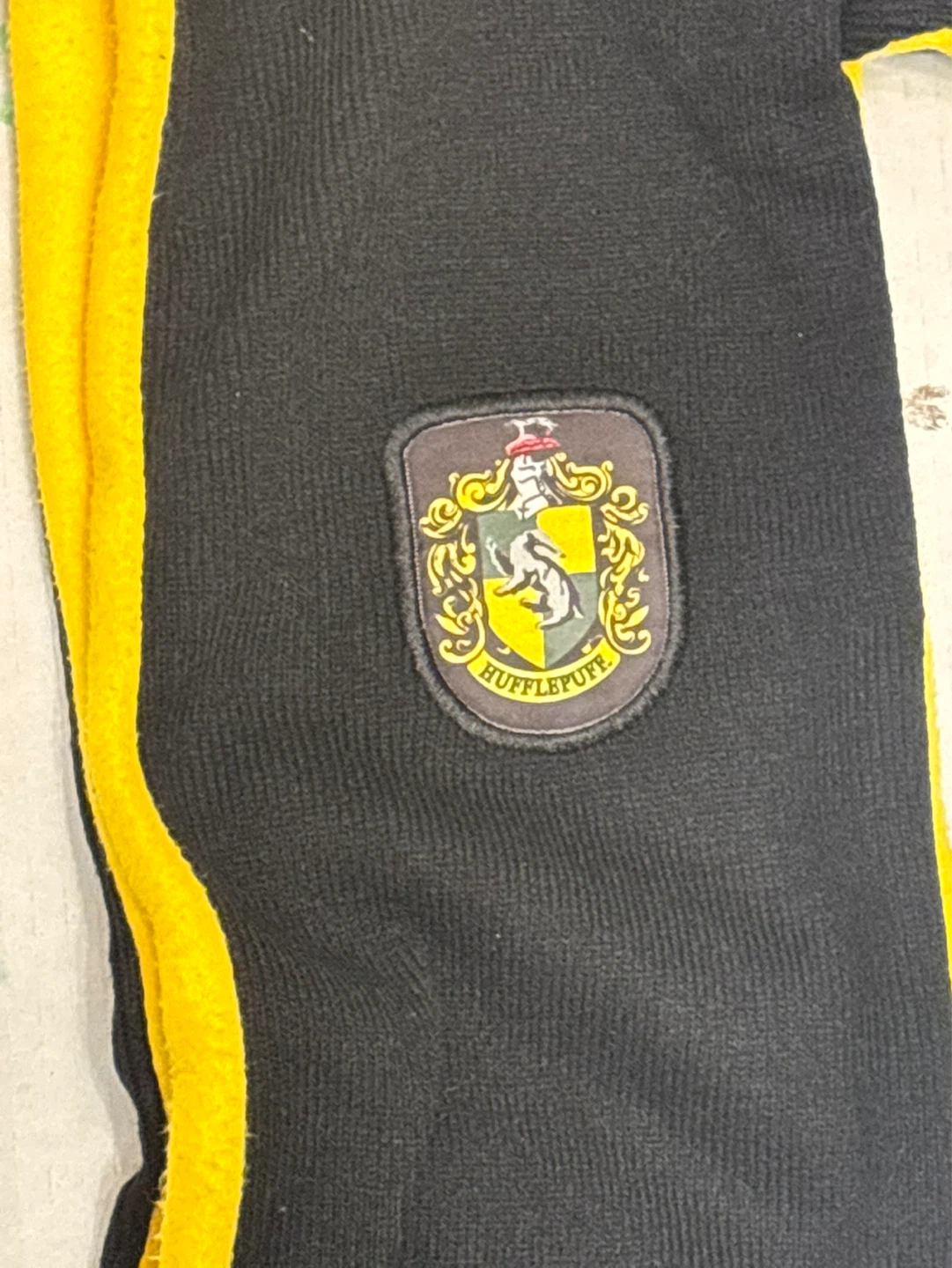 NWT Harry Potter Hufflepuff Hooded Scarf with Pockets - photo 3