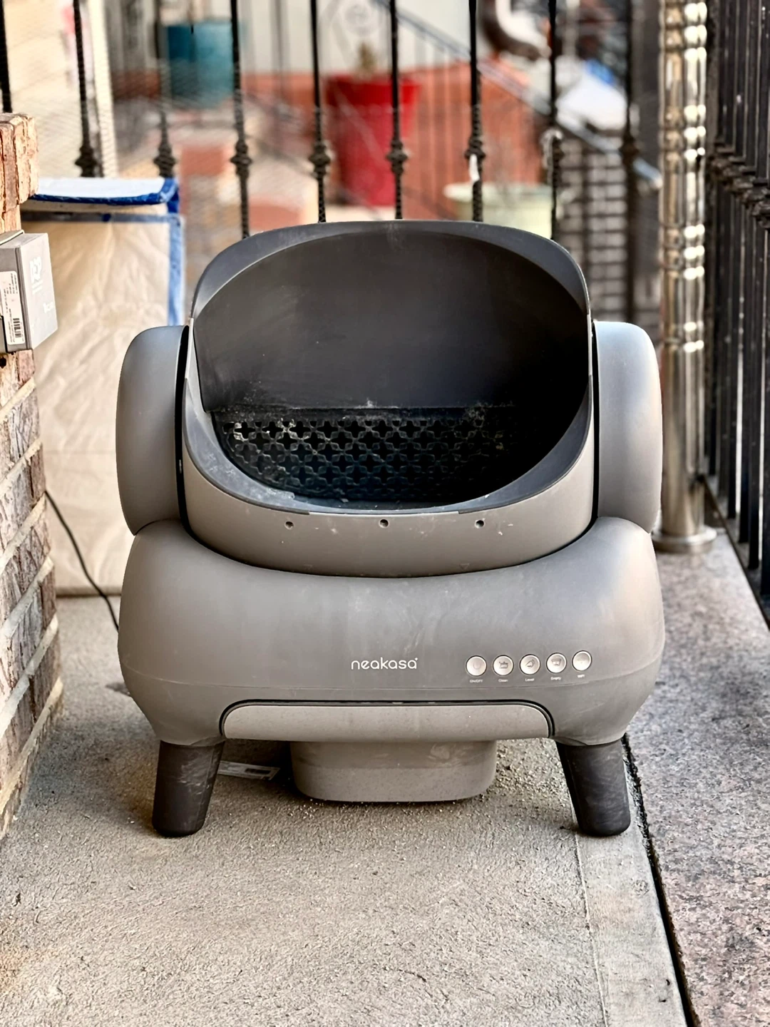 Neakasa Automatic Self-Cleaning Litter Box