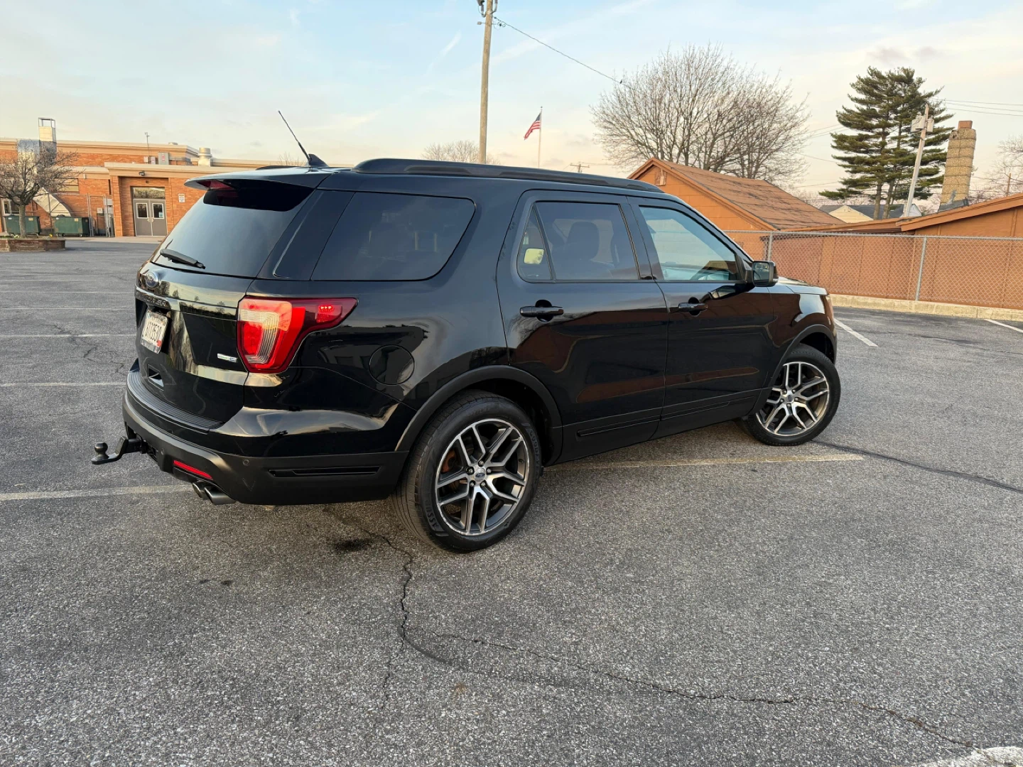 Black Ford Explorer SUV SPORT 2018 - photo 3