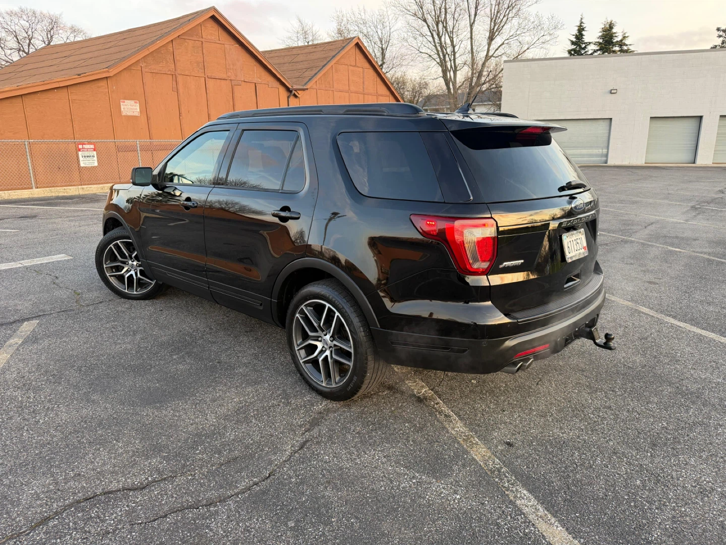 Black Ford Explorer SUV SPORT 2018 - photo 4