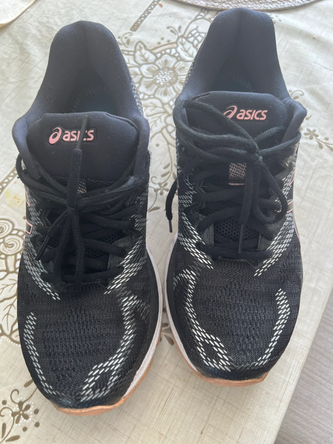 Running shoes