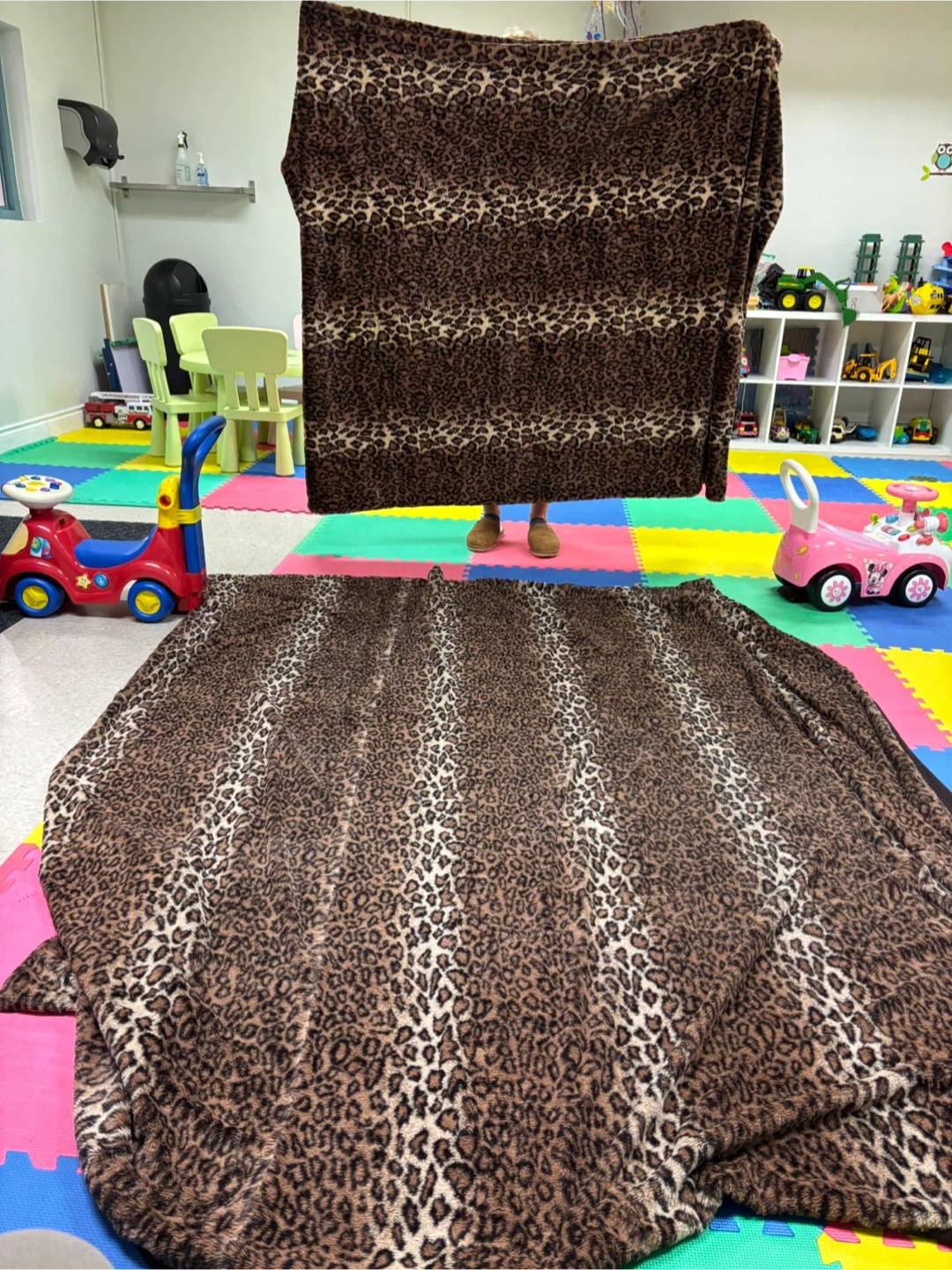 Faux Fur Leopard Print Blanket - photo 2