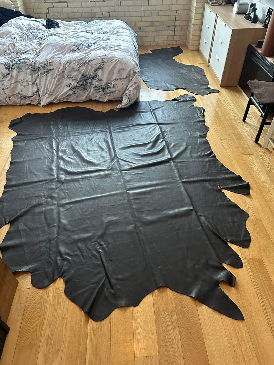 LARGE FULL GRAIN ITALIAN LEATHER UPHOLSTERY RUG CRAFT FURNITURE