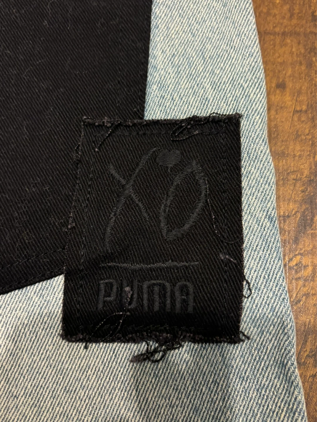 🌱 Puma x XO Distressed Denim Jeans - photo 4