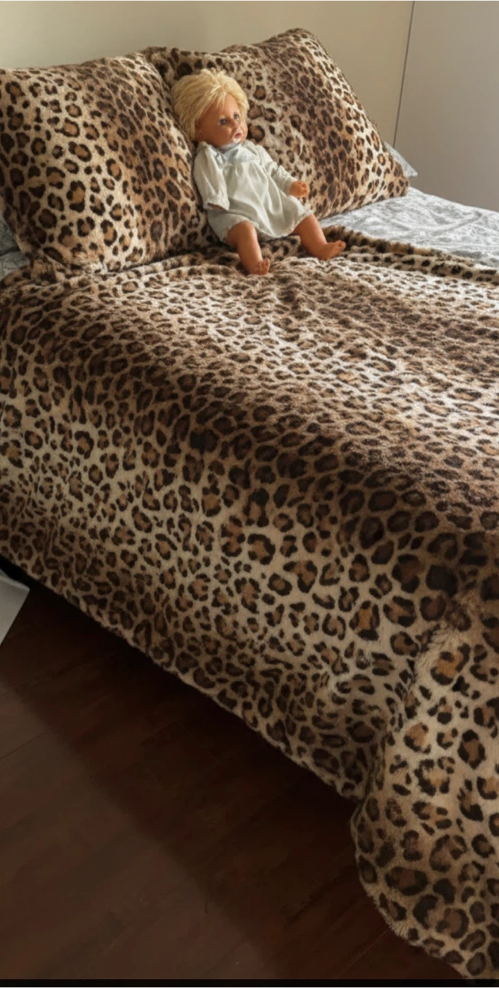 Faux Fur Leopard Print Blanket - photo 4