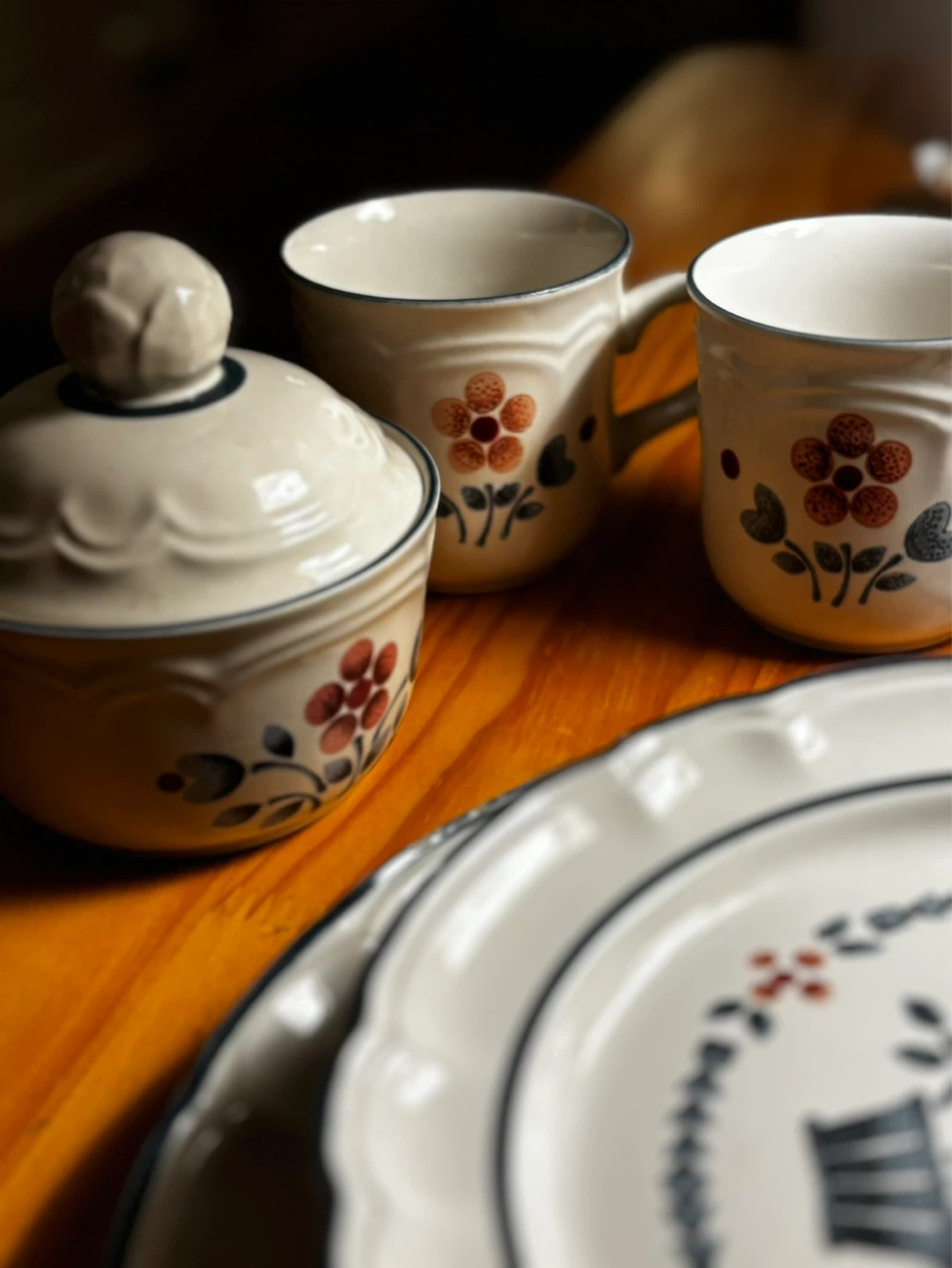Vintage Brambleberry Dinnerware Set - photo 2