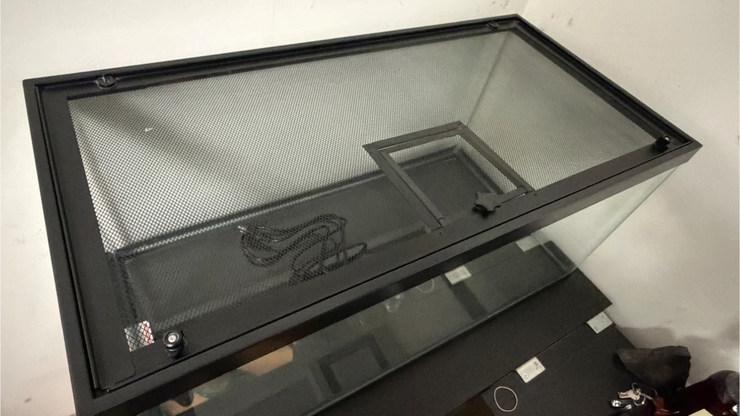 Glass terrarium with mesh lid - photo 2