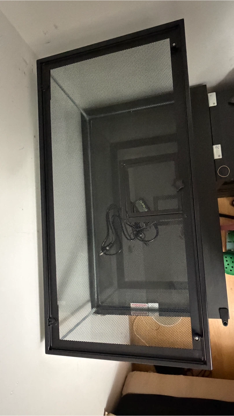 Glass terrarium with mesh lid - photo 3