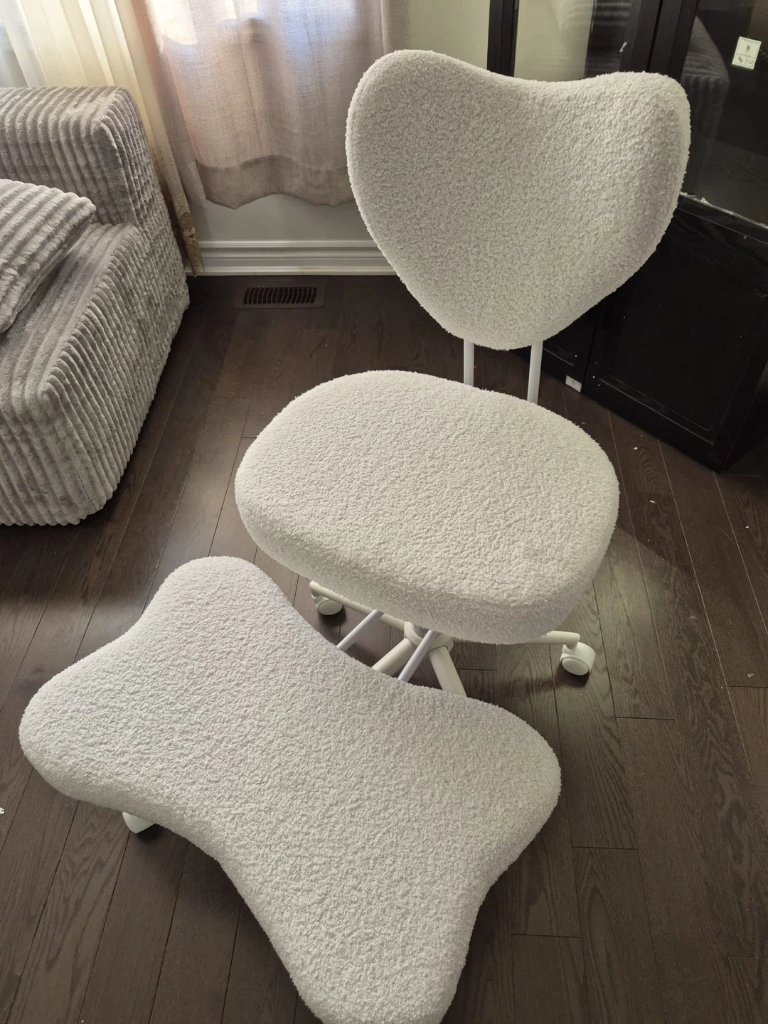 White Sherpa Ergonomic  Chair with Footrest Stool - photo 3