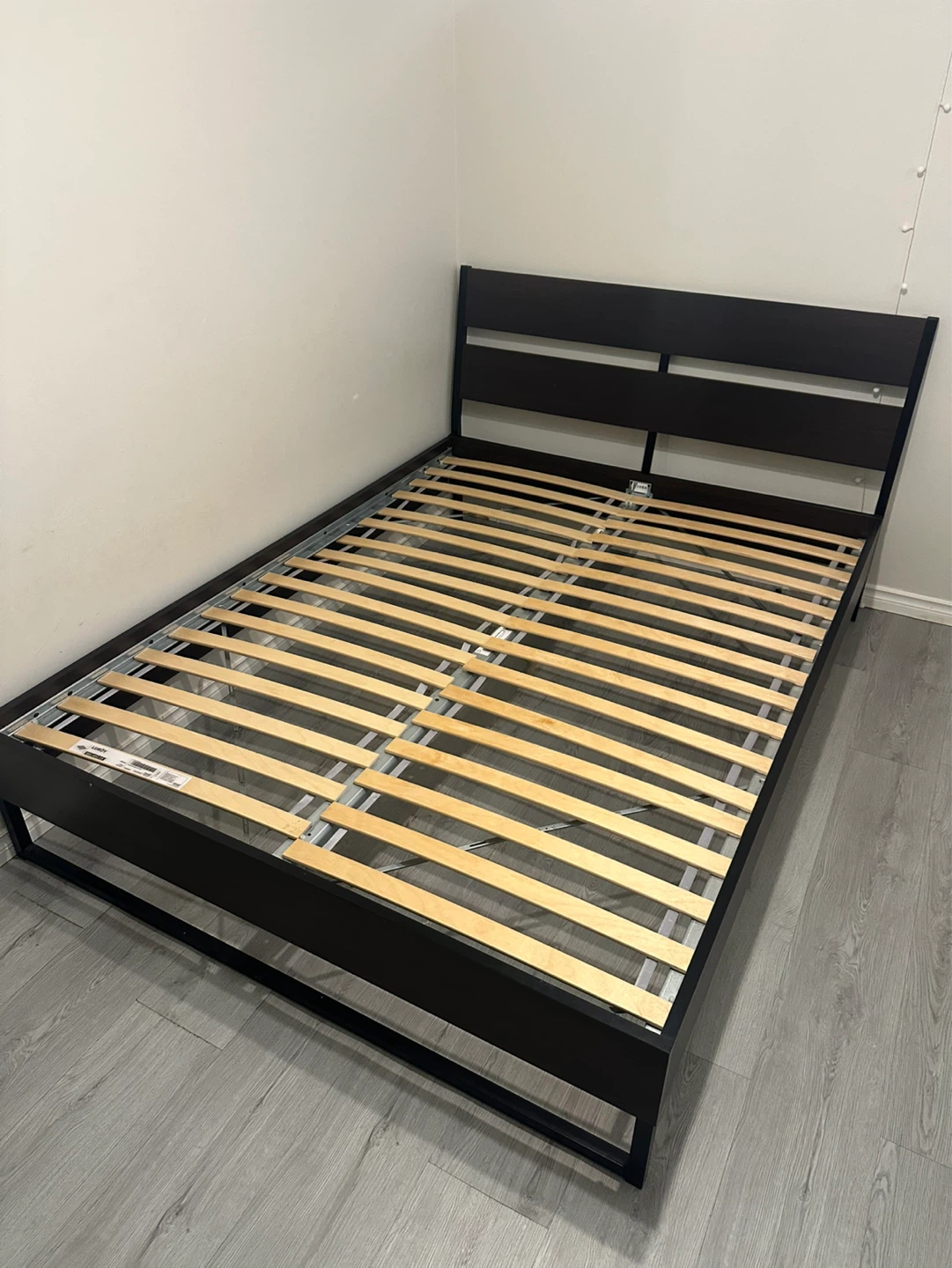 Double size bed frame *Free delivery - photo 4