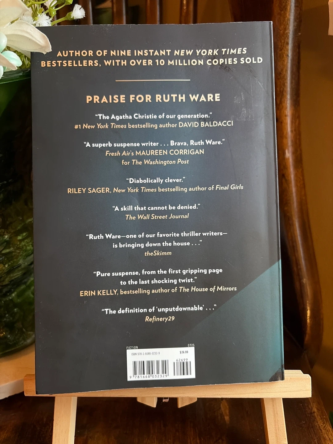The Woman in Suite 11 by Ruth Ware - Novel - photo 2