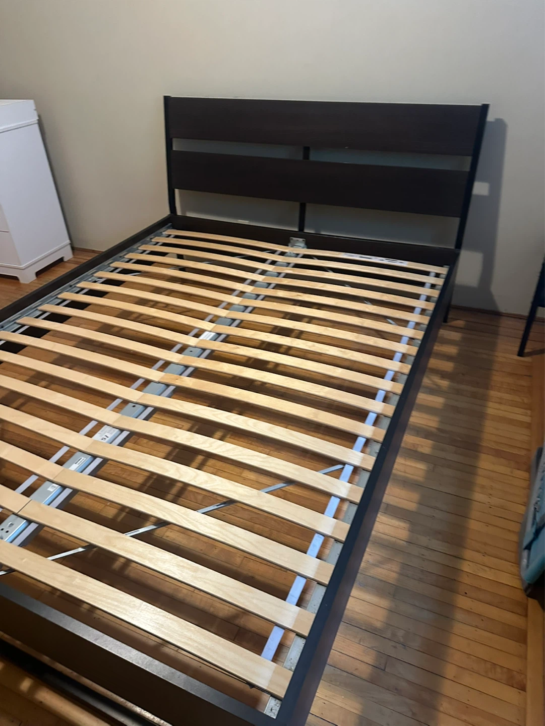 Ikea Queen bed frame *Free delivery - photo 3