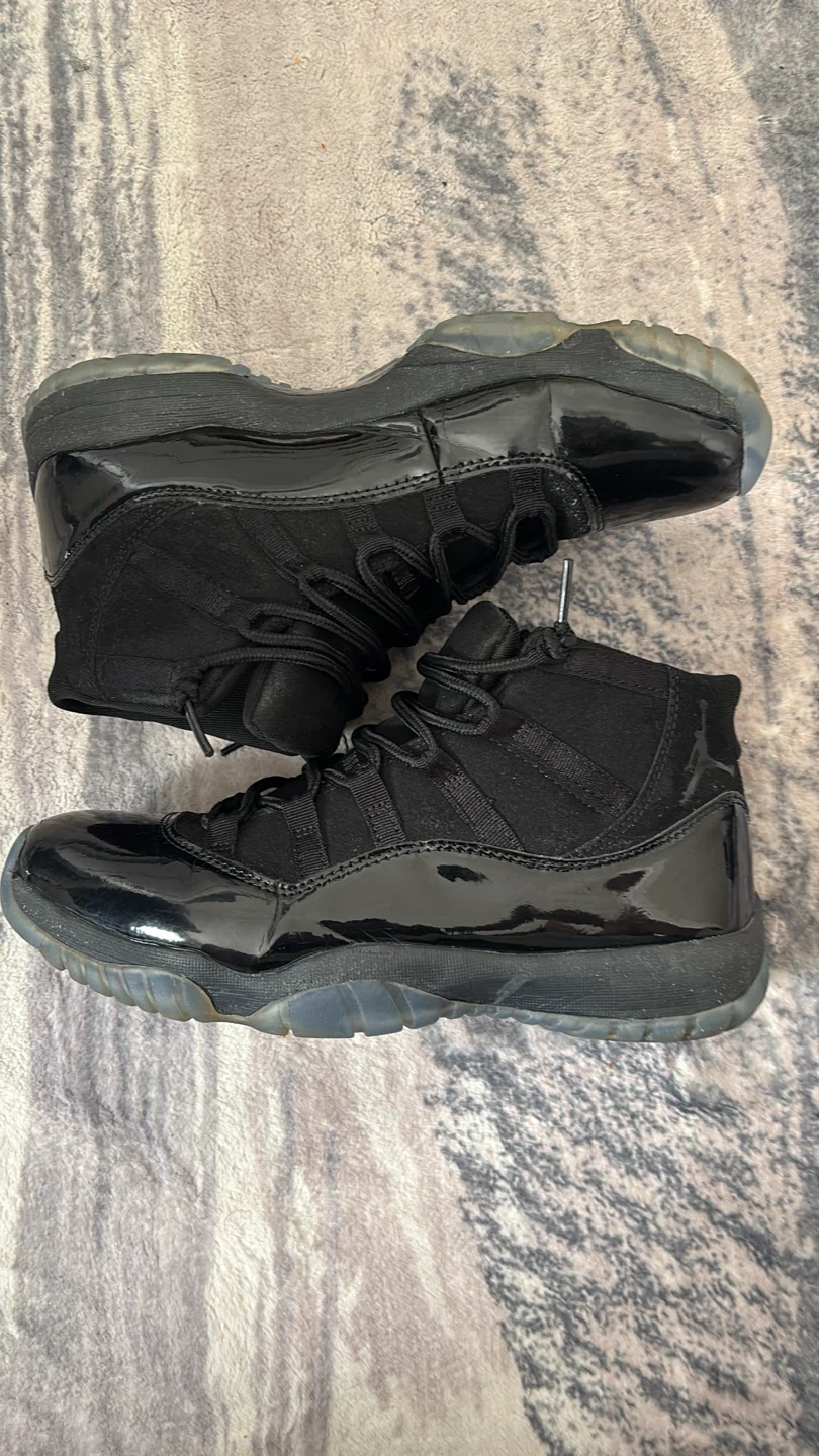 Air Jordan 11 "Cap and Gowns”