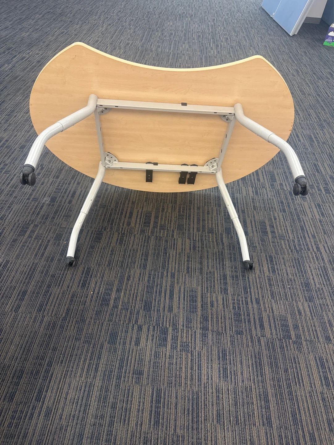 Kidney-shaped rolling desk - photo 2