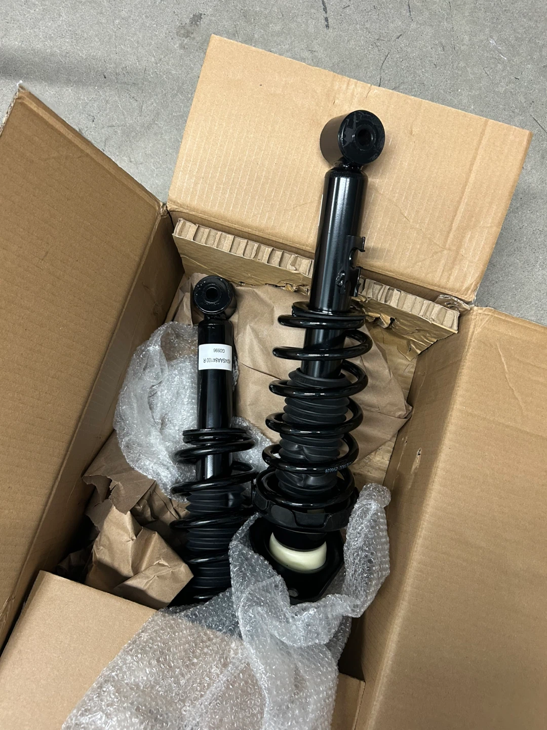 Pair of Struts/Shocks - photo 3