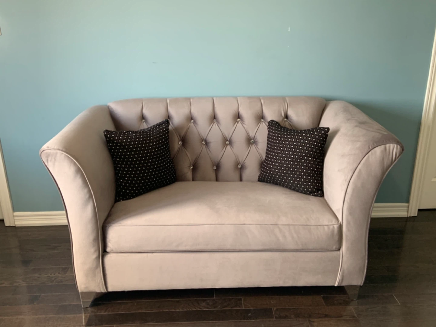 Tufted Velvet Sofa and love seat with Decorative Pillows - photo 2
