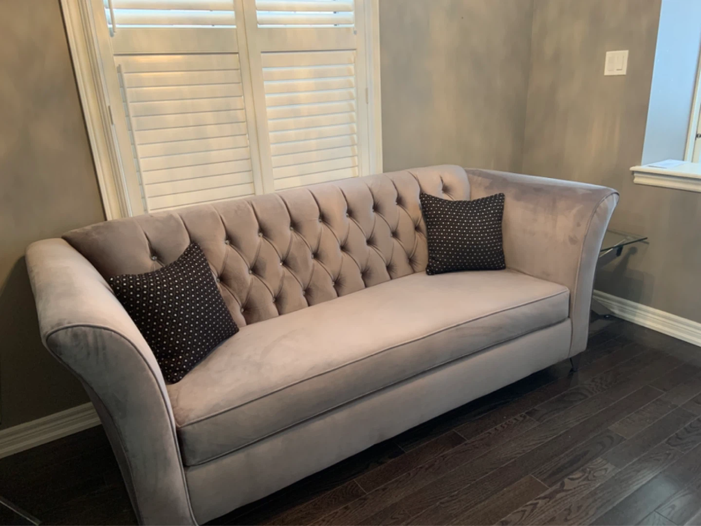 Tufted Velvet Sofa and love seat with Decorative Pillows - photo 3