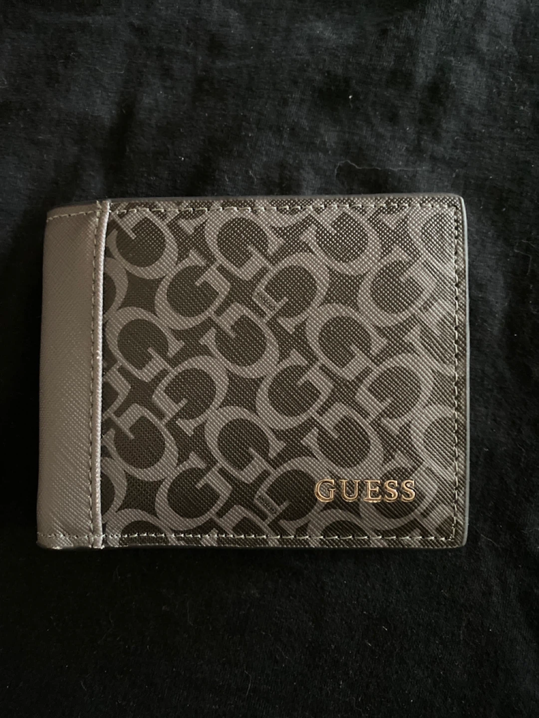 Guess men’s wallet