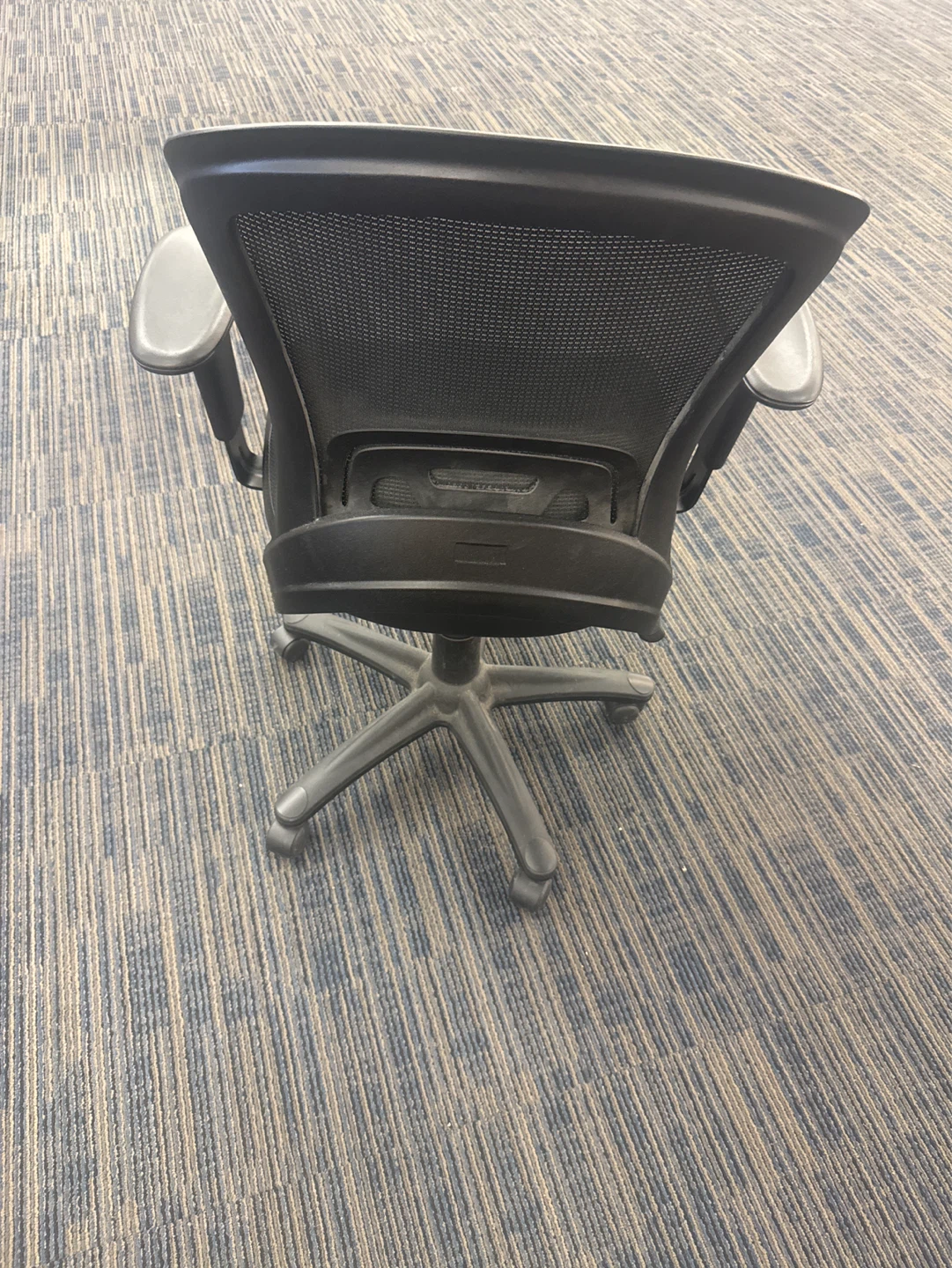 Black Mesh Office Chair - photo 2