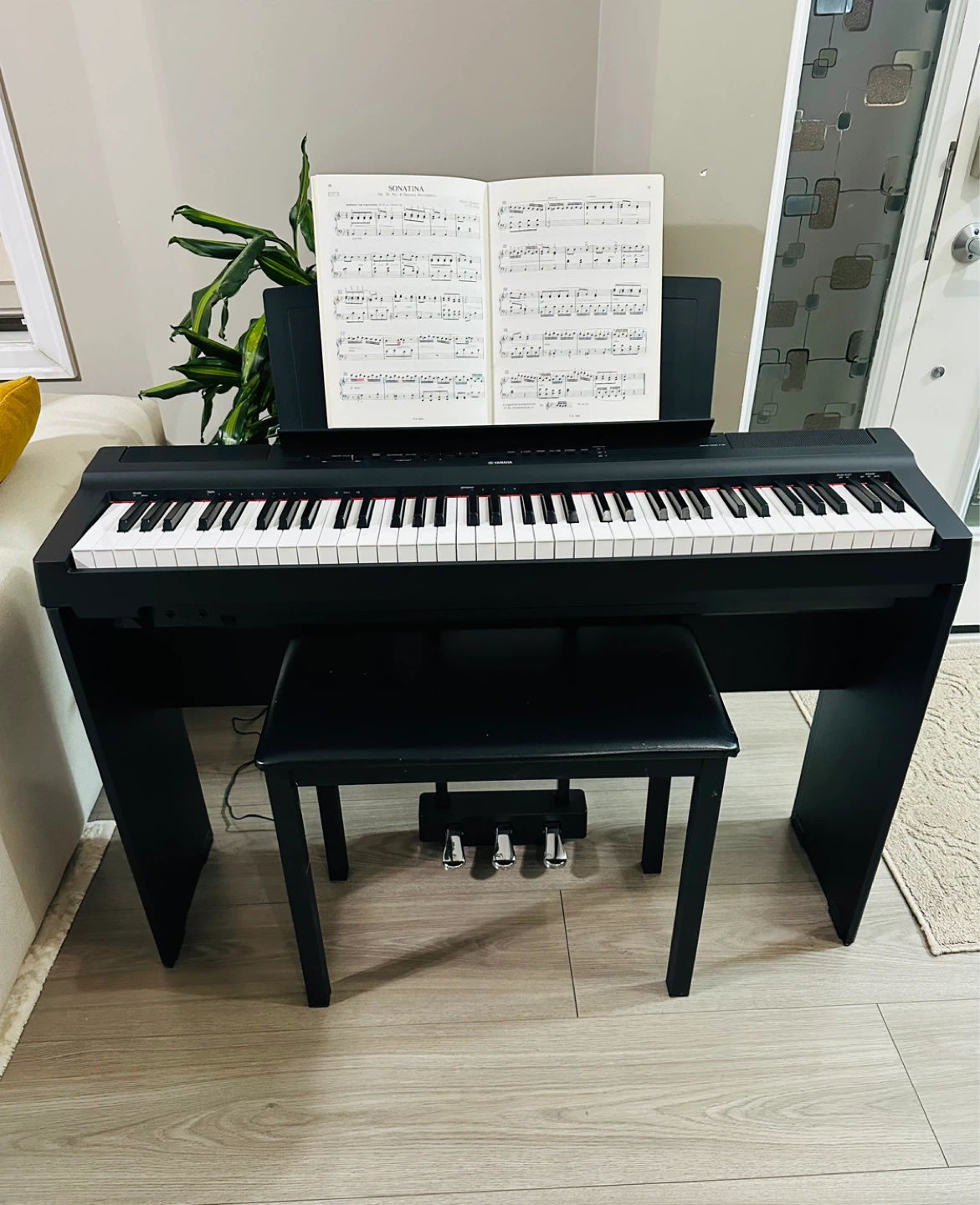 Top Quality Yamaha  Weighted Keys Piano Keyboard + 3 pedals