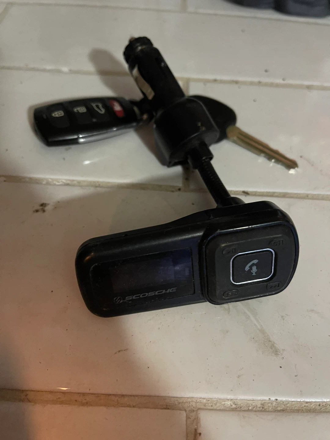 Scosche FM Transmitter Car Charger - photo 3