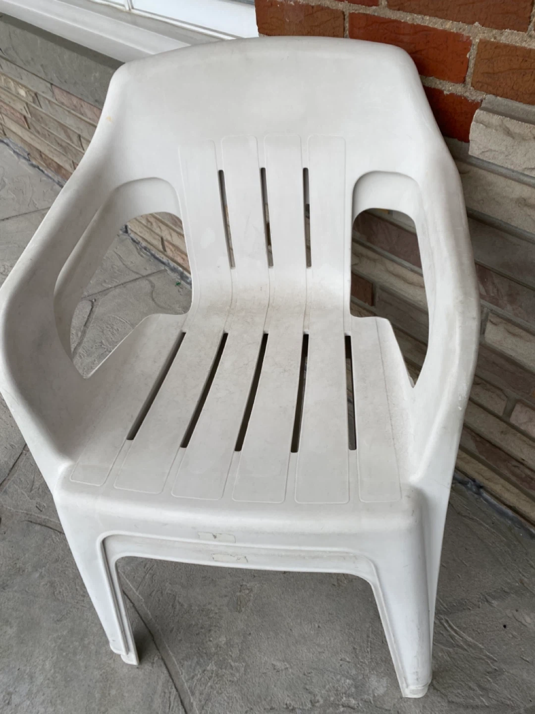 4 White Plastic Outdoor Chairs