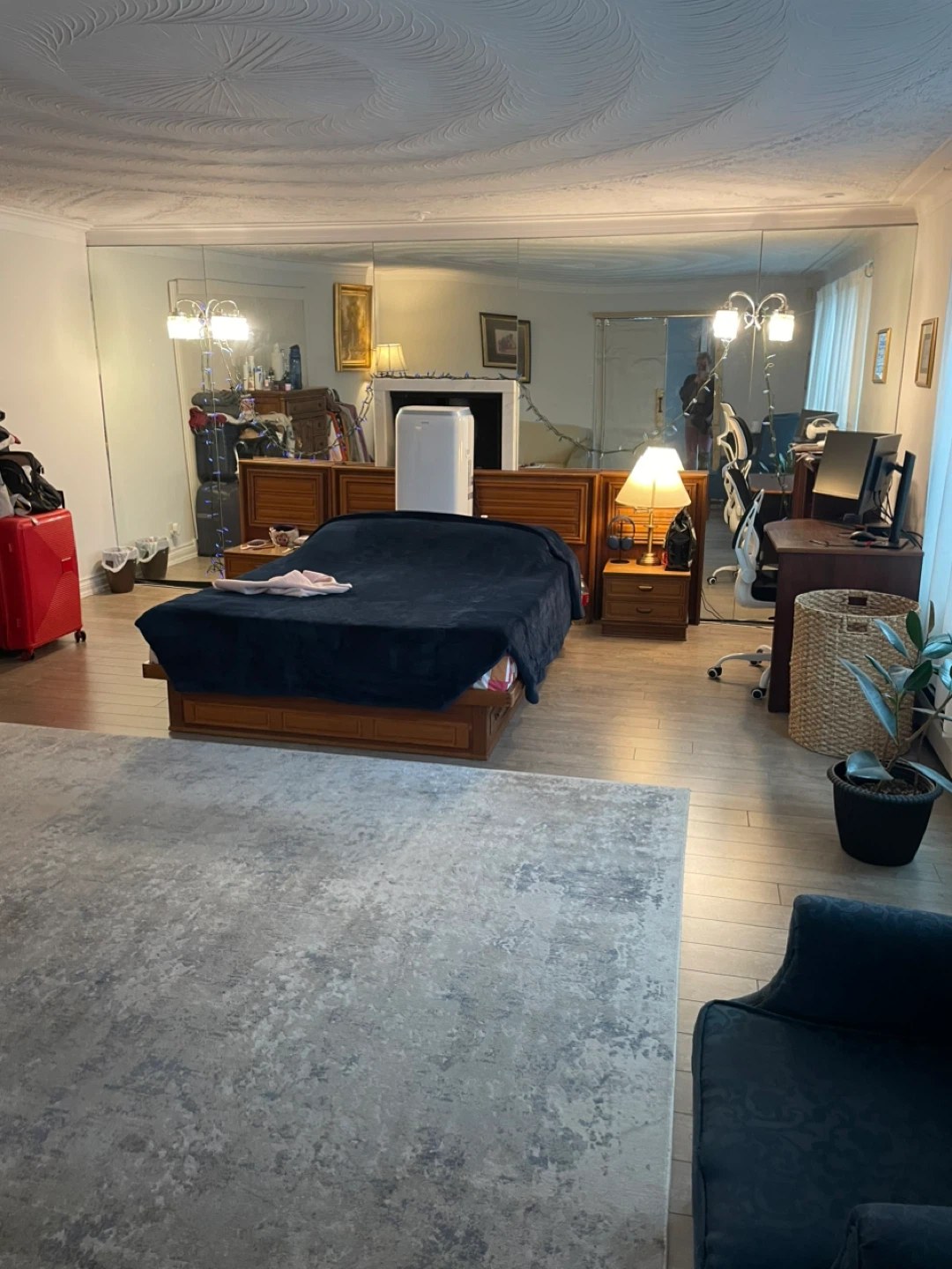 Room rental couples