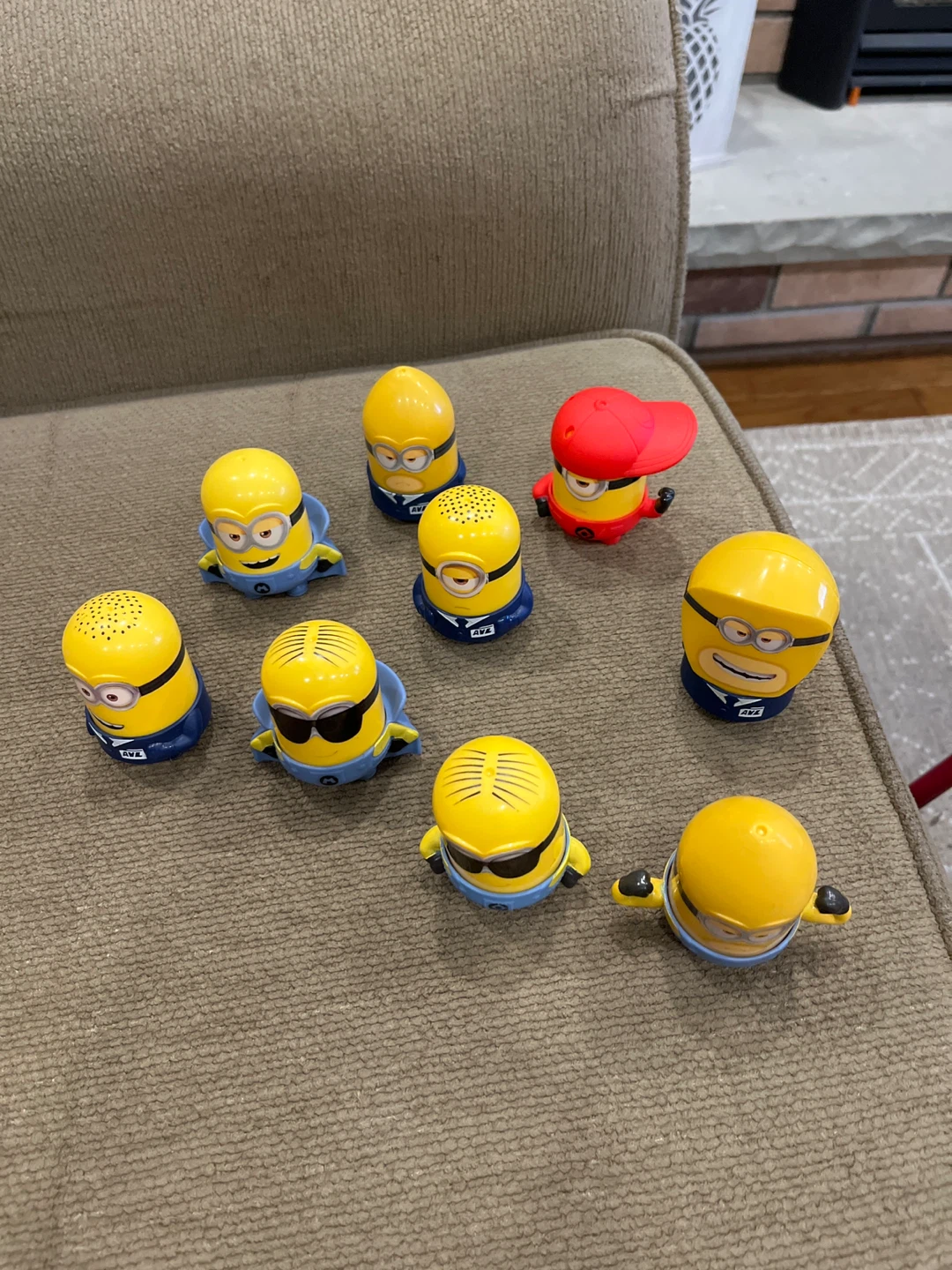 Set of 9 Minions Figures - photo 2
