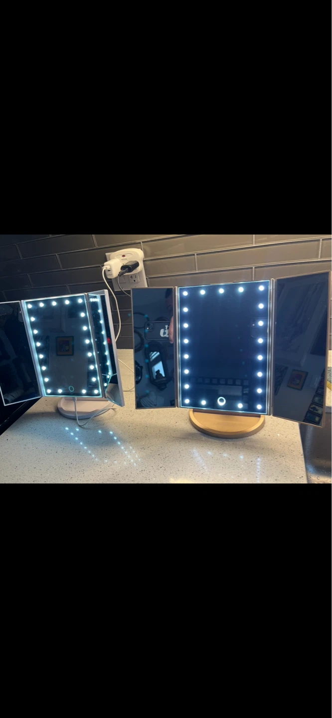 Easehold Tri-fold LED Makeup Mirror - photo 3