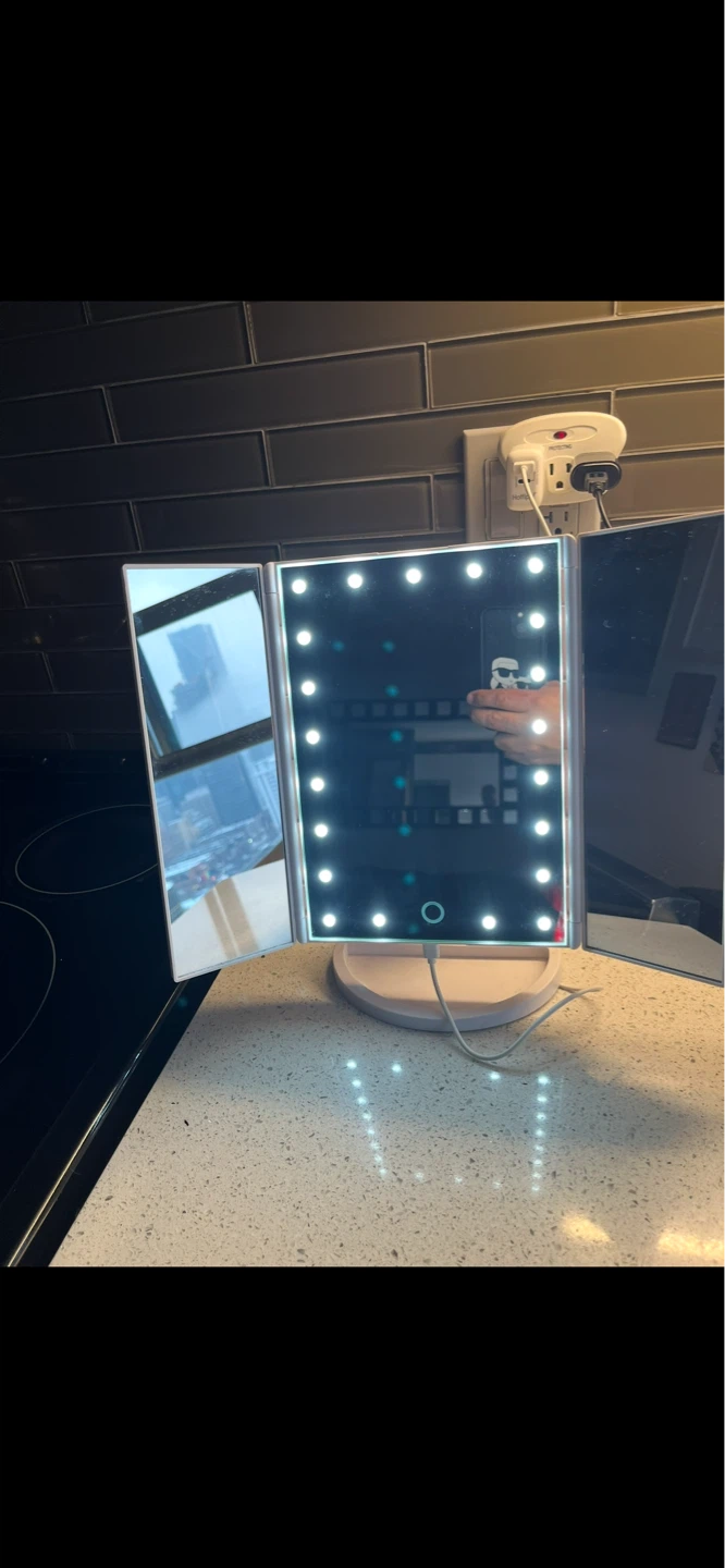 Easehold Tri-fold LED Makeup Mirror - photo 4