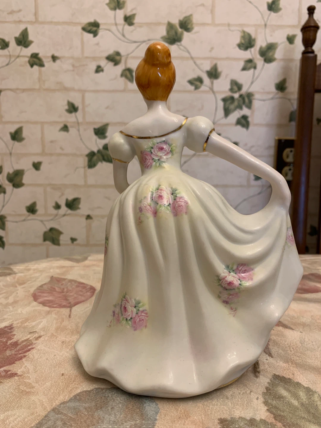 Porcelain Figurine - Woman in Gown - photo 3