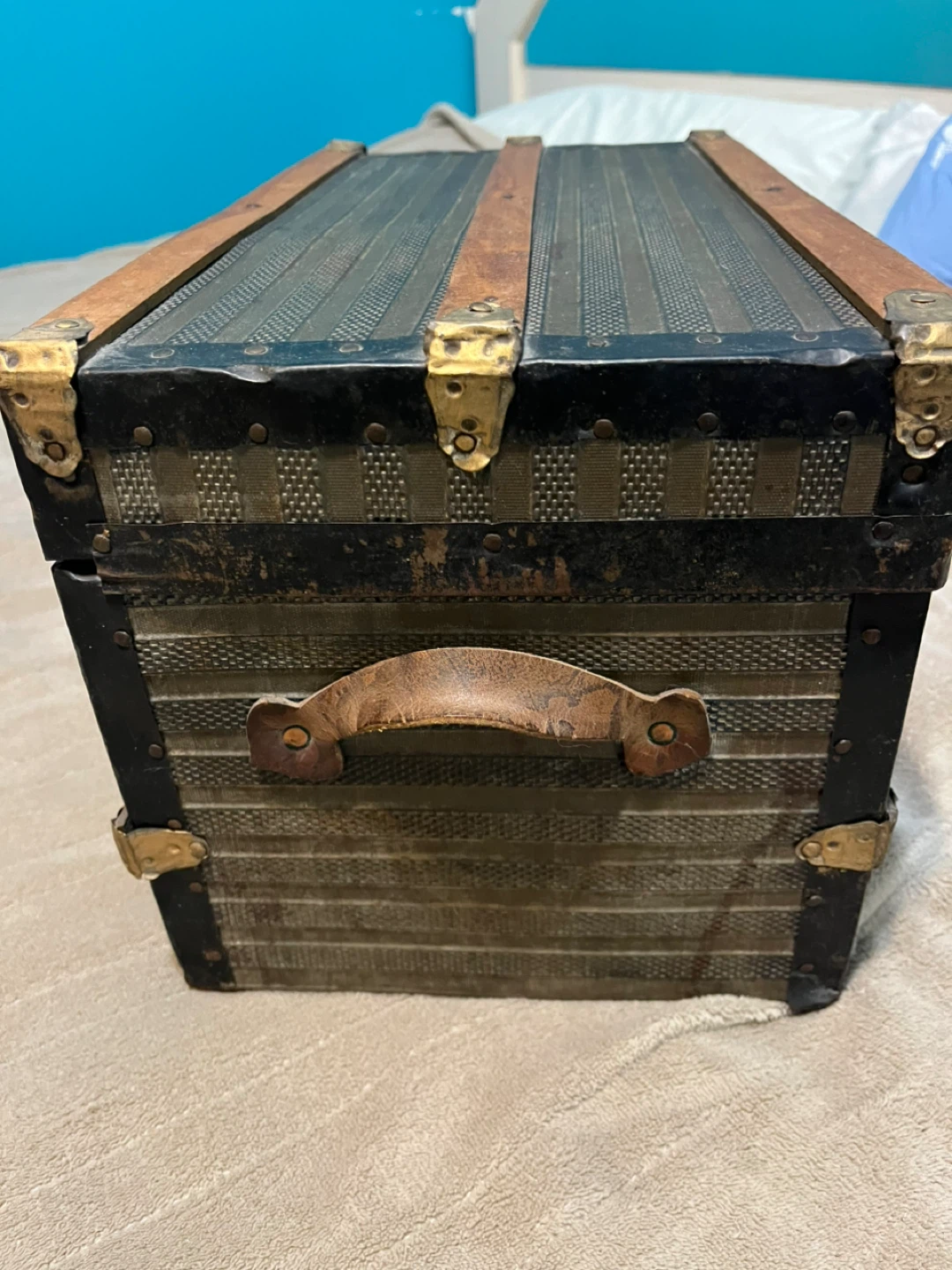 Worcester Metal Goods Co. Vintage Steamer Trunk - photo 4