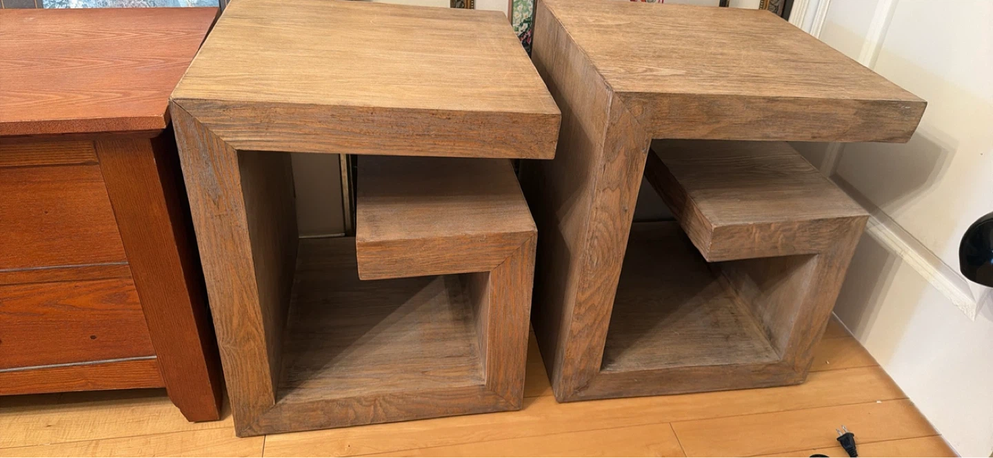 Set of 2 Oak Wood Side Tables