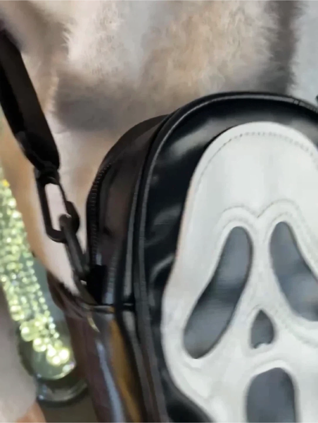 NWOT: Scream Ghostface Black Crossbody Bag - photo 5