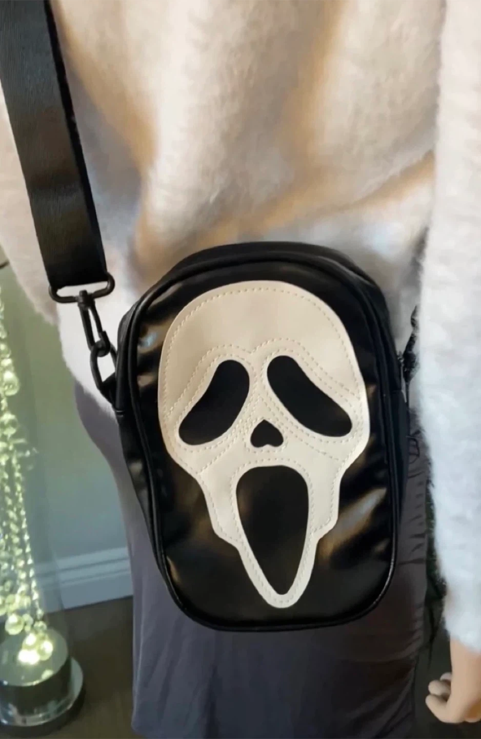 NWOT: Scream Ghostface Black Crossbody Bag - photo 3