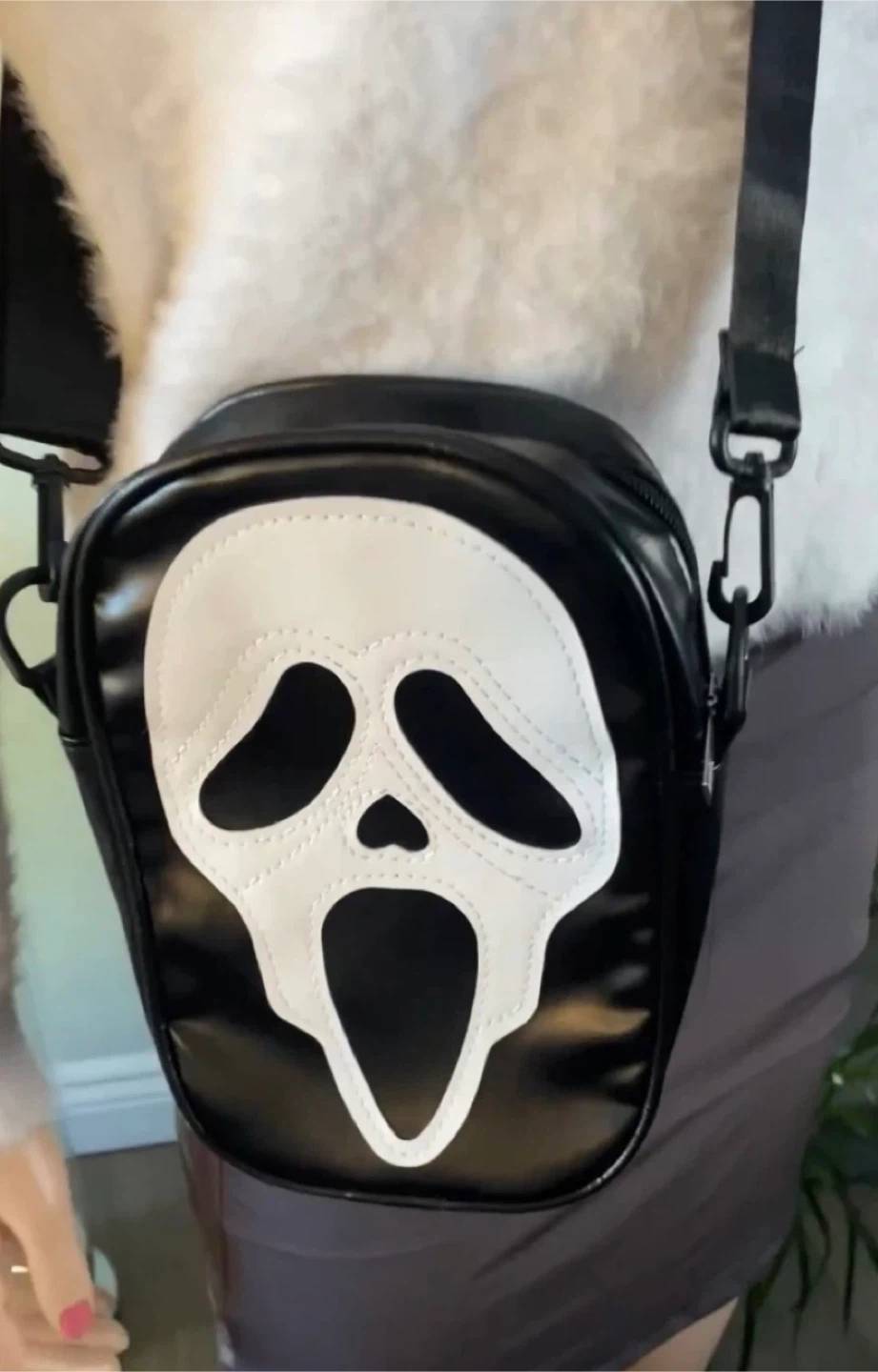 NWOT: Scream Ghostface Black Crossbody Bag - photo 2