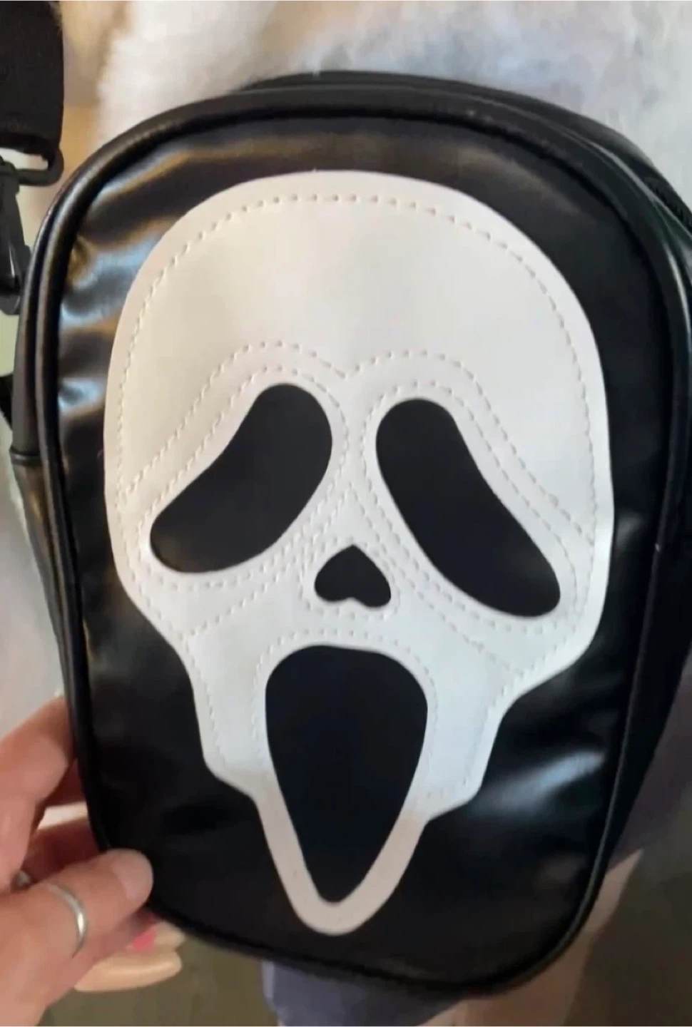 NWOT: Scream Ghostface Black Crossbody Bag - photo 4