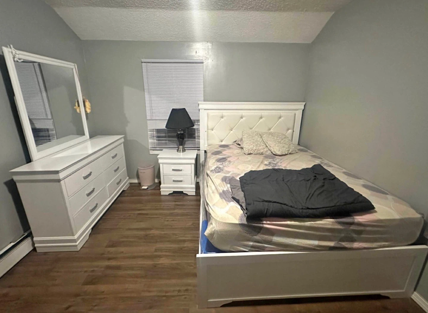 Se vende juego de dormitorio semi nuevo