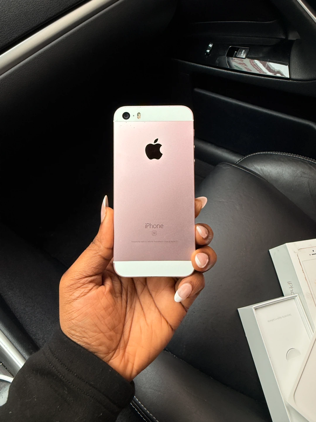 iPhone SE (Rose Gold)