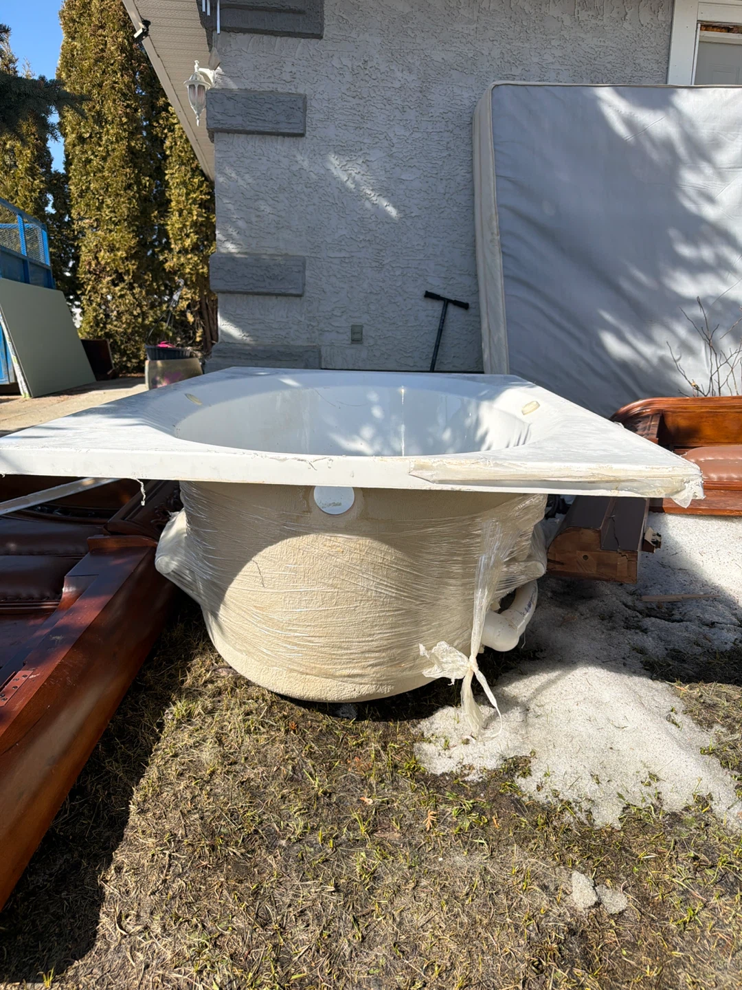 White Jacuzzi Bathtub - photo 2
