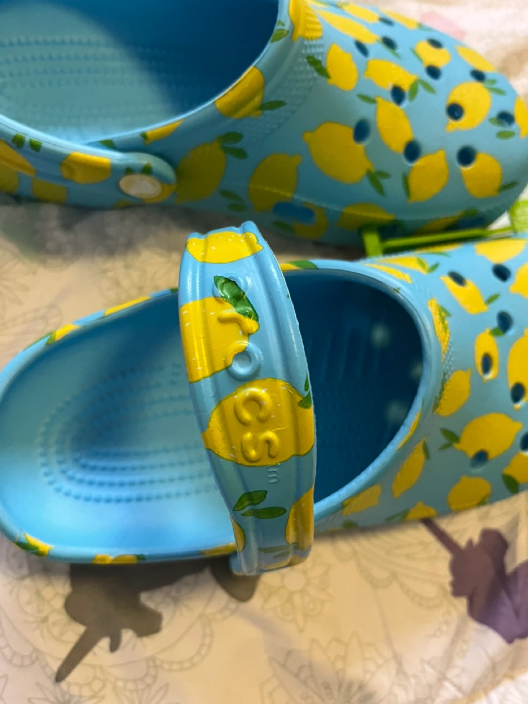 Crocs Classic Clog - Blue Lemon Print - Size M6/W8 - photo 2