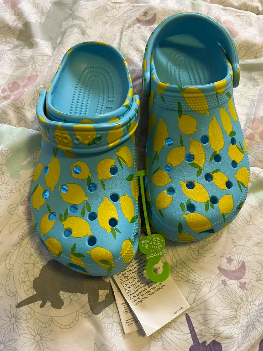 Crocs Classic Clog - Blue Lemon Print - Size M6/W8