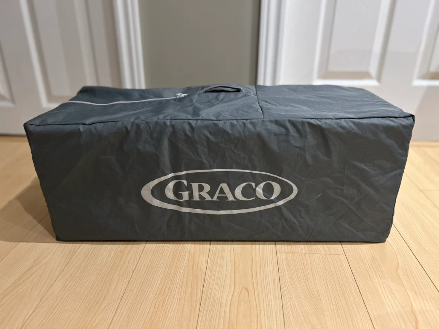 Graco Pack 'n Play Travel Crib (like new!!!!)